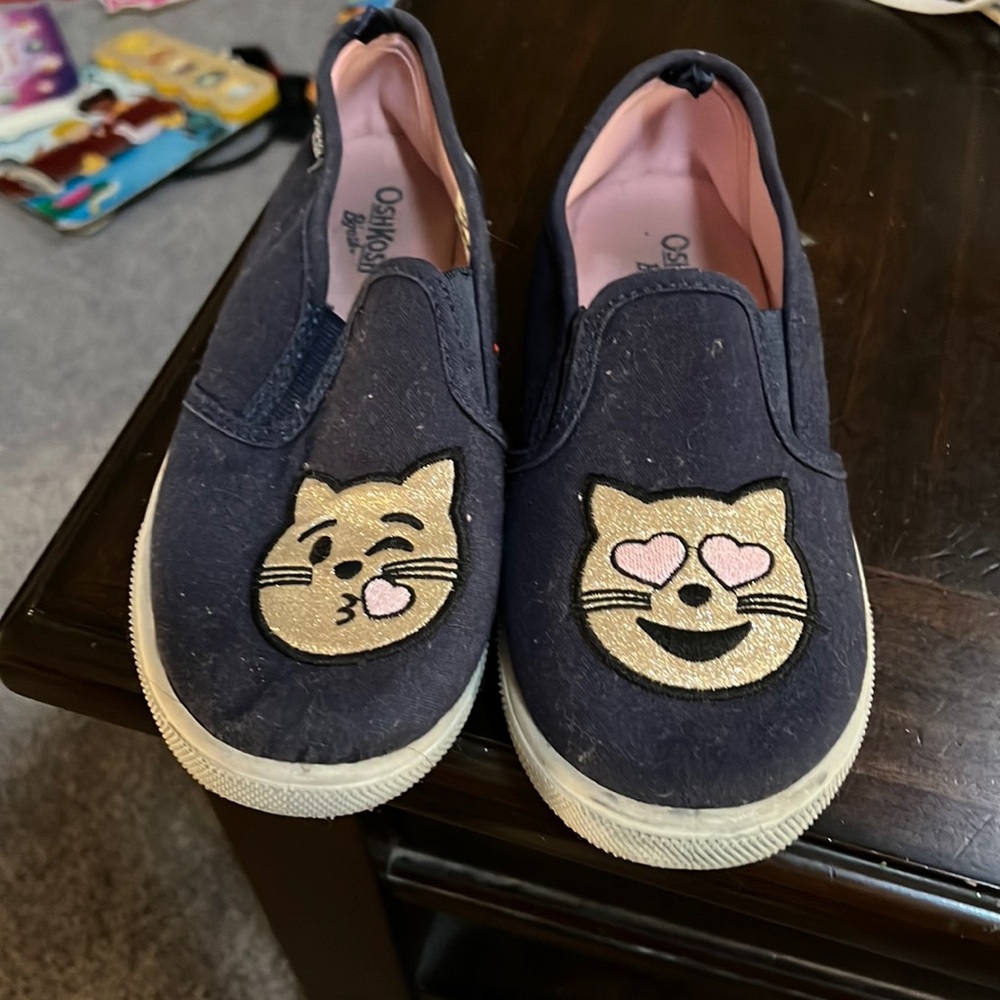 Cat Oshkosh shoes size 3